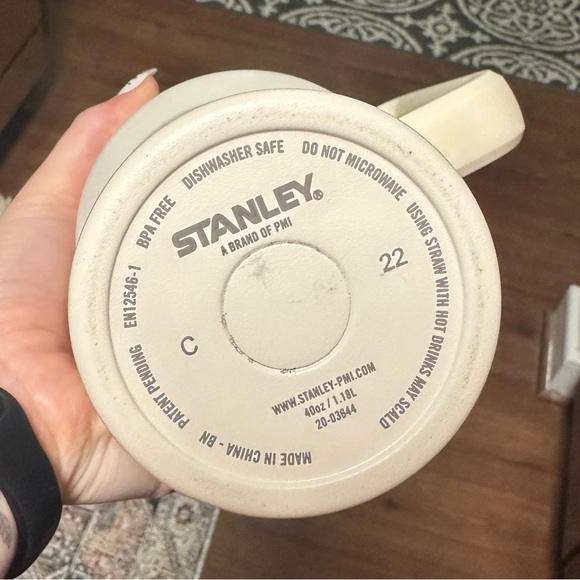 Stanley 40oz Tumbler - Picture 6 of 6